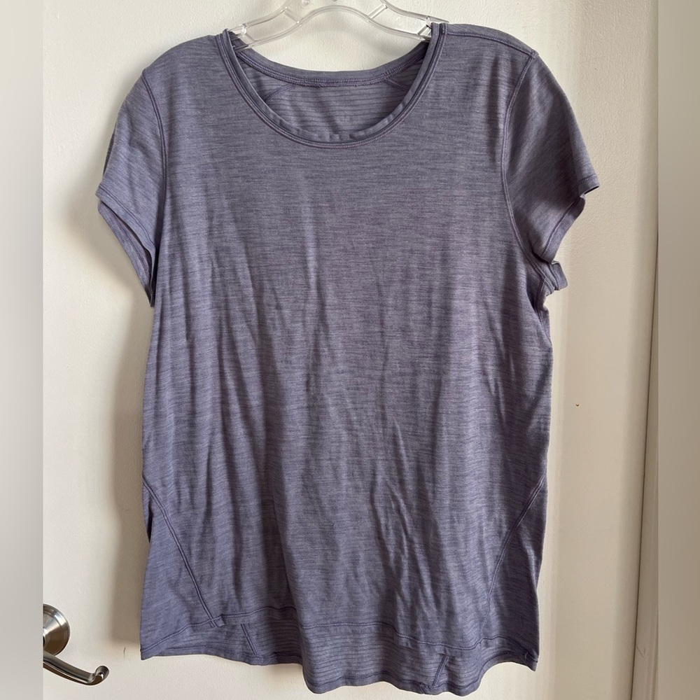 Lululemon women’s short sleeve tee